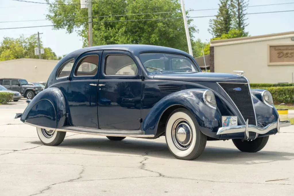 1936 Lincoln-Zephyr Sedan (40328) FI