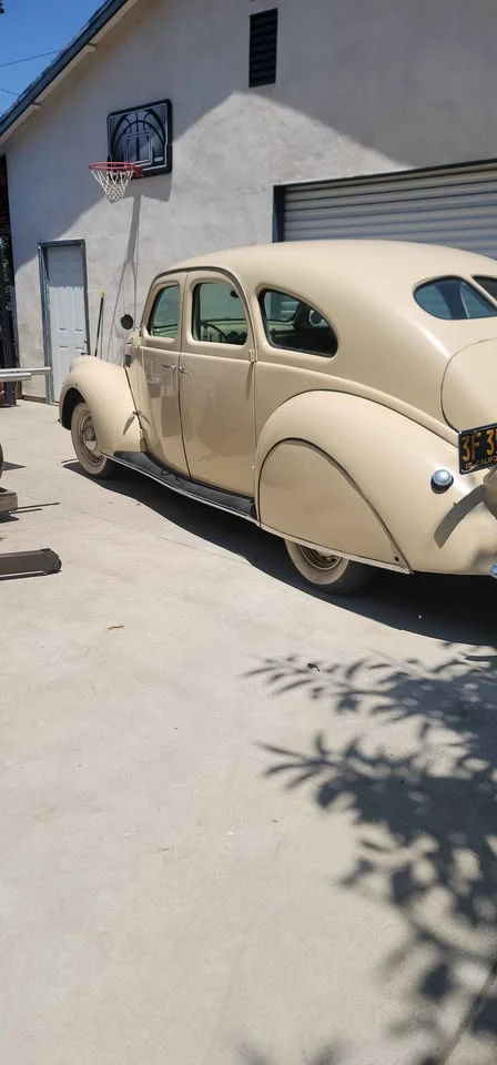 1937 Lincoln-Zephyr Sedan (40415) FI