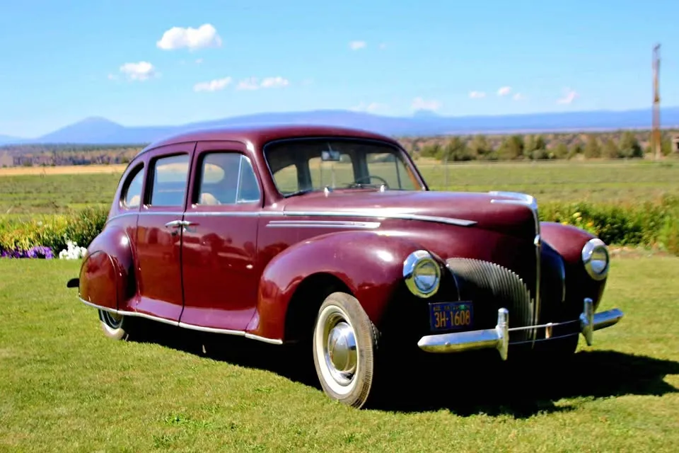 1940 Lincoln-Zephyr Sedan (31192) FI