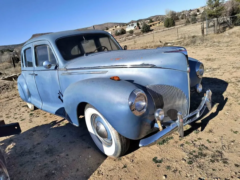 1940 Lincoln-Zephyr Sedan (31240) FI