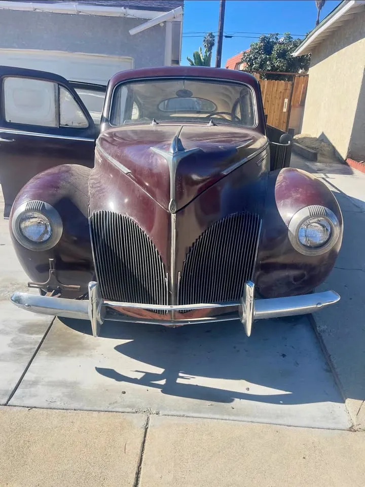 1940 Lincoln-Zephyr Sedan (31244) FI