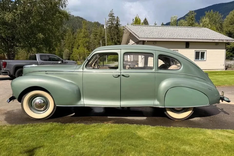 1940 Lincoln-Zephyr Sedan (49913) FI