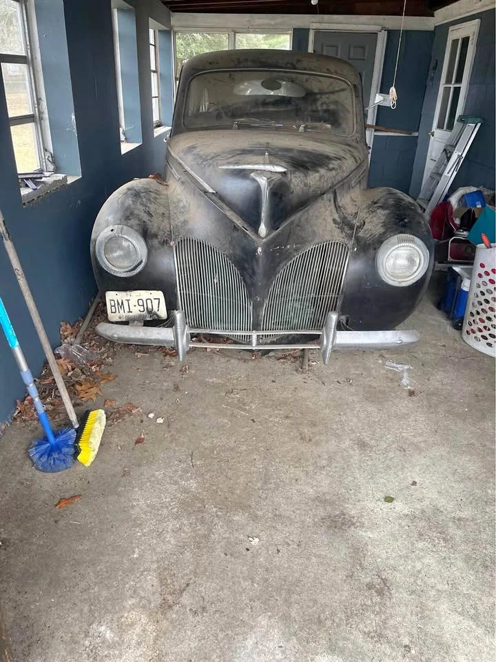 1940 Lincoln-Zephyr Sedan (50163) FI